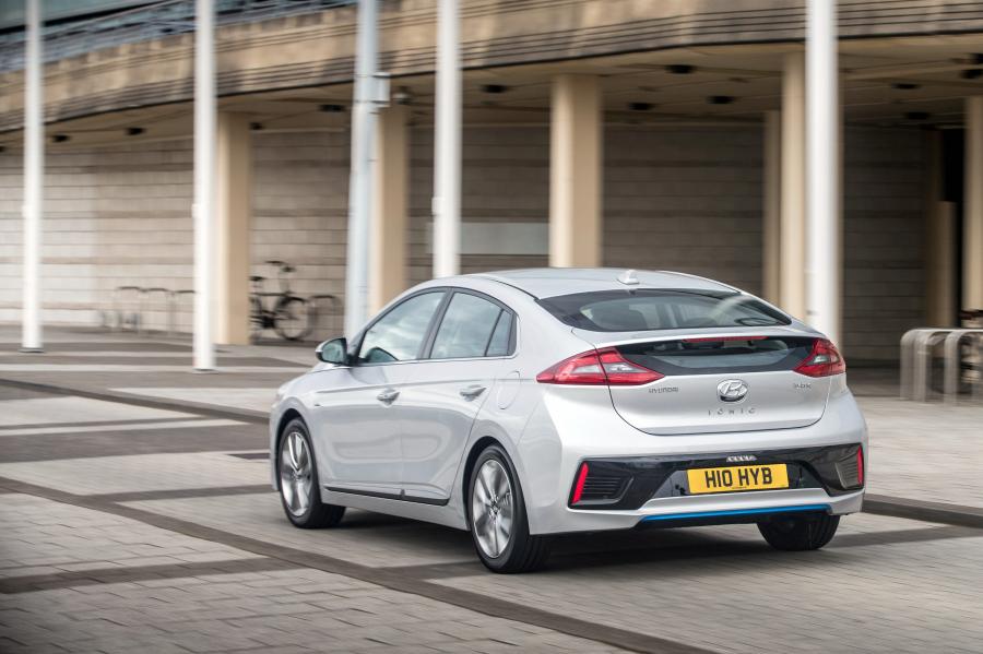  Hyundai IONIQ hybrid 2016 года  (UK) (фото 25 из 32)